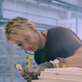 Vedno vse iz ene roke. Od leta 1969.