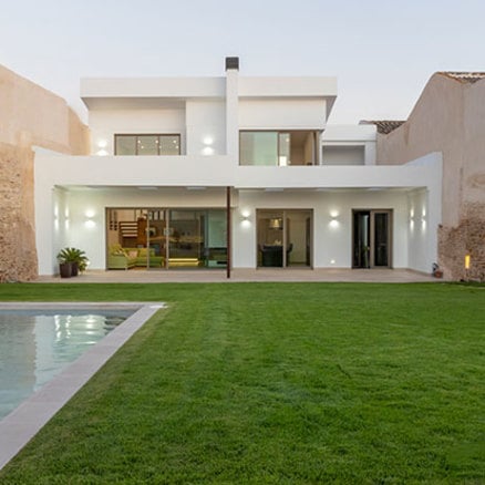 A new home between old masonry