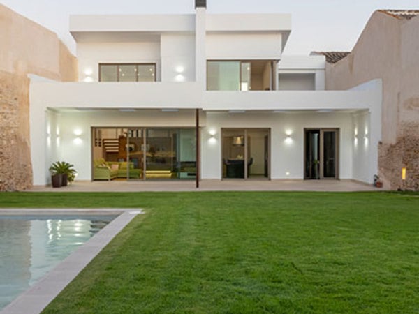 A new home between old masonry