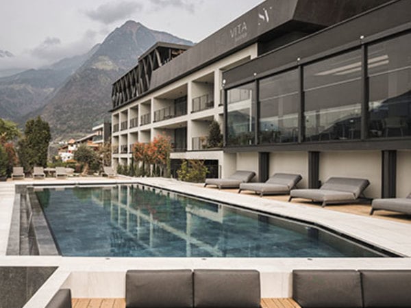 Nieuwbouw: Hotel in dorp Tirol