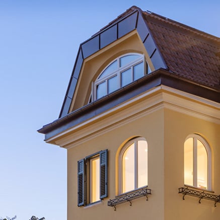Altbauoptik mit neuen Fenstern: Sanierung einer Bozner Villa.