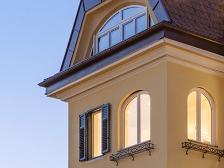 Altbauoptik mit neuen Fenstern: Sanierung einer Bozner Villa.