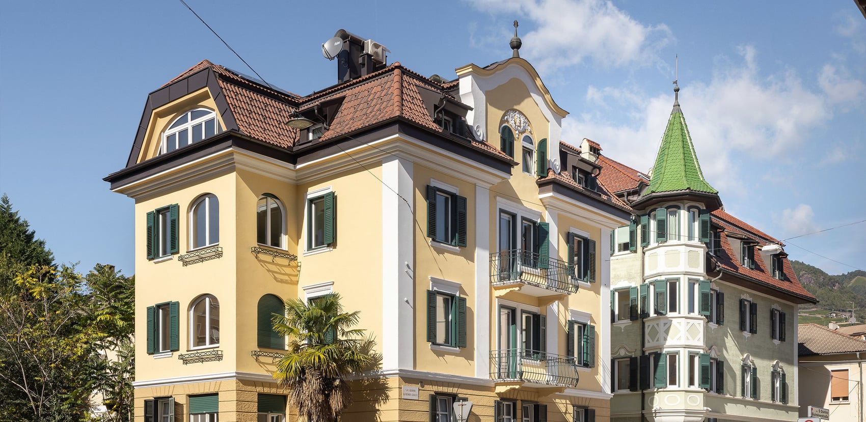 Estética tradicional com janelas novas: renovação de um edifício em Bozen.