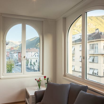 Authentieke look met nieuwe ramen: renovatie van een villa in Bozen